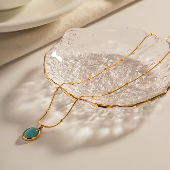 Jewelry - Elegant Gold and Blue Pendant Necklace